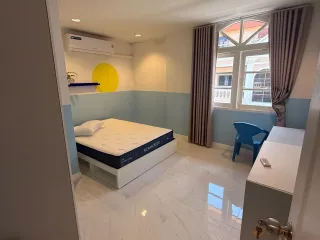 For rent 5 bedrooms townhouse in Watthana, Bangkok