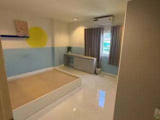 For rent 5 bedrooms townhouse in Watthana, Bangkok