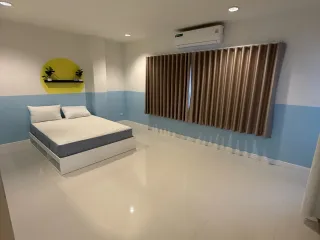 For rent 5 bedrooms townhouse in Watthana, Bangkok