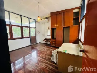 出售 3 卧室 独立屋 在 Phra Khanong, 曼谷