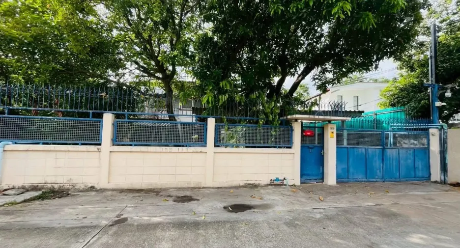 出售 3 卧室 独立屋 在 Phra Khanong, 曼谷