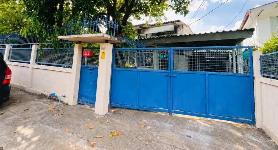 出售 3 卧室 独立屋 在 Phra Khanong, 曼谷