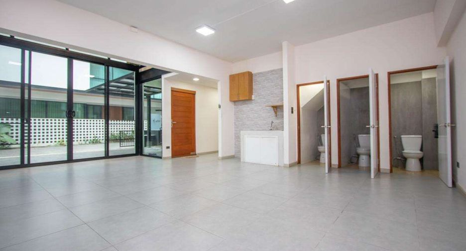 À louer 2 chambres local commercial à Mueang Chiang Mai, Chiang Mai