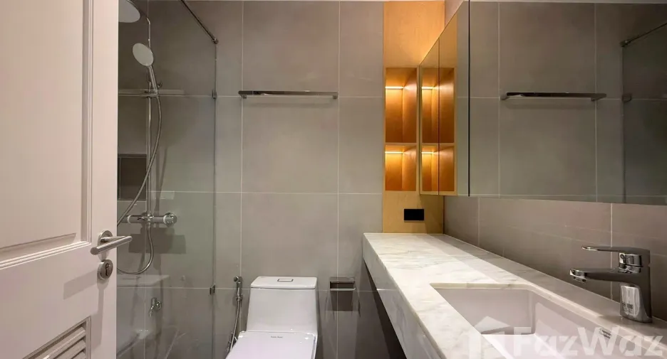 For rent 2 bedrooms condo in Bang Rak, Bangkok