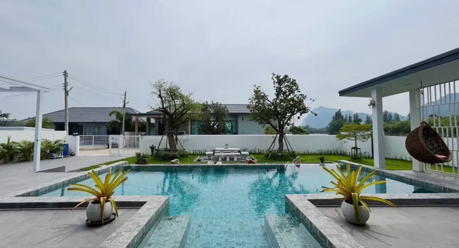 For sale 5 ベッドルーム villa in Cha Am, Phetchaburi