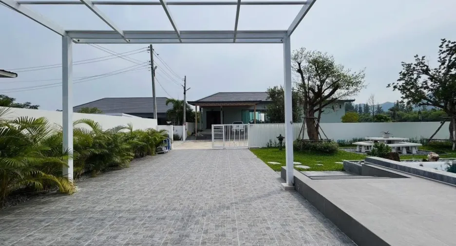 For sale 5 ベッドルーム villa in Cha Am, Phetchaburi