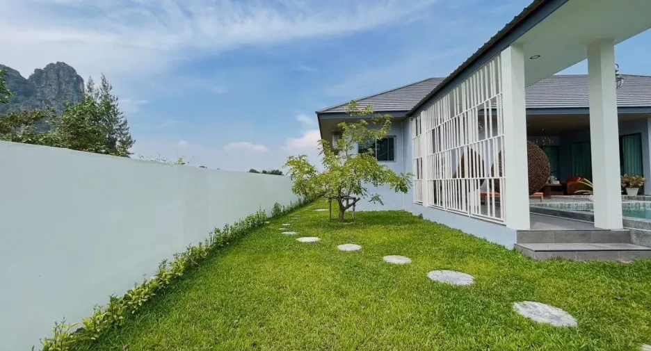 For sale 5 ベッドルーム villa in Cha Am, Phetchaburi