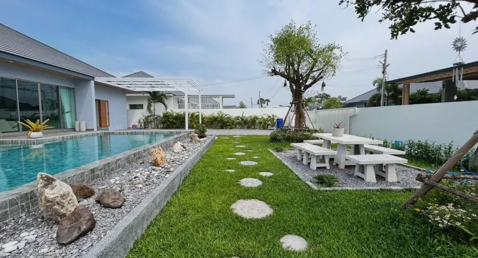For sale 5 ベッドルーム villa in Cha Am, Phetchaburi