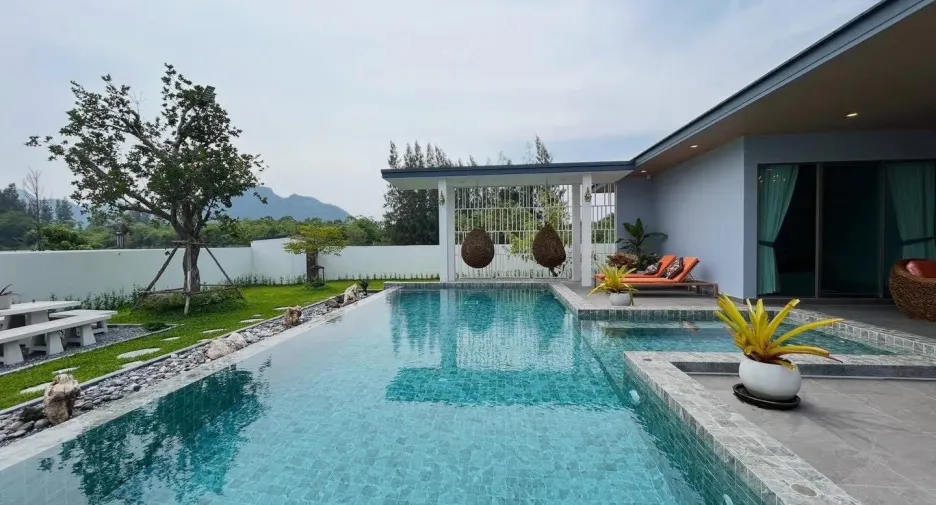 For sale 5 ベッドルーム villa in Cha Am, Phetchaburi