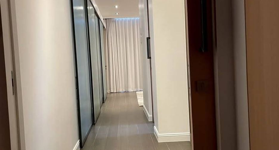 Condo en alquiler de 4 habitaciones en Watthana, Bangkok