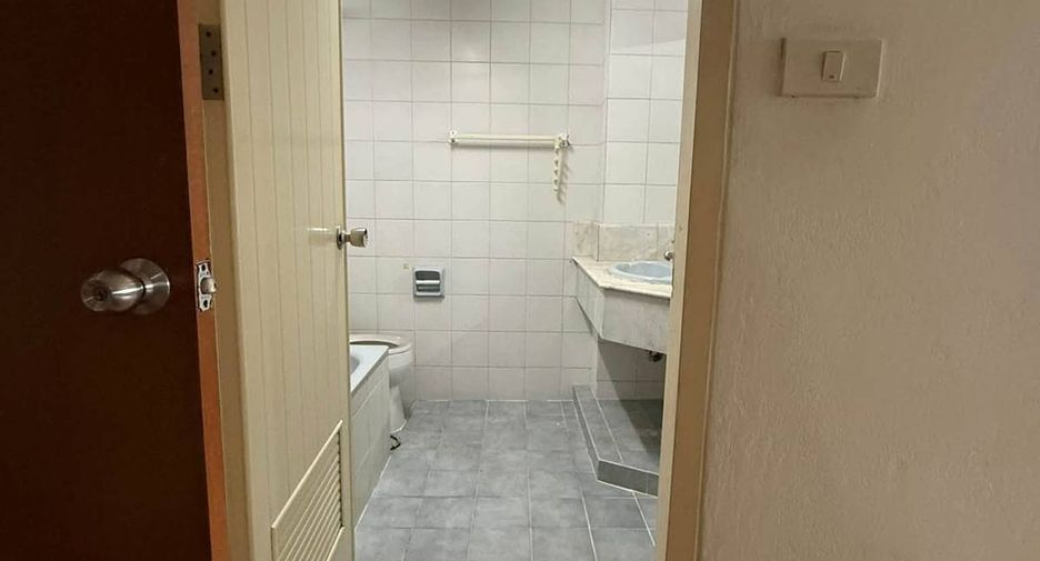 For rent 2 ベッドルーム condo in Watthana, Bangkok