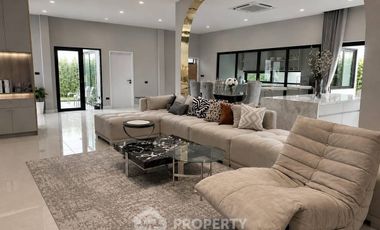 For rent 5 bedrooms villa in Huay Yai, Pattaya