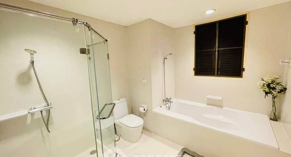 Condo en alquiler de 2 habitaciones en Huai Khwang, Bangkok