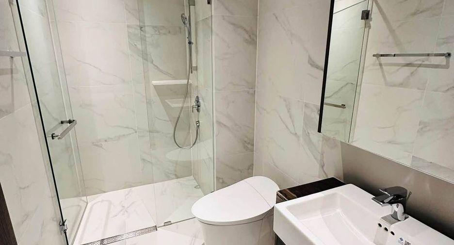 For rent 3 bedrooms condo in Sathon, Bangkok