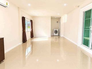 Casa en alquiler de 4 habitaciones en Bang Lamung, Chonburi