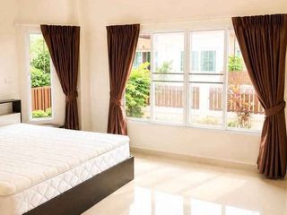 Casa en alquiler de 4 habitaciones en Bang Lamung, Chonburi