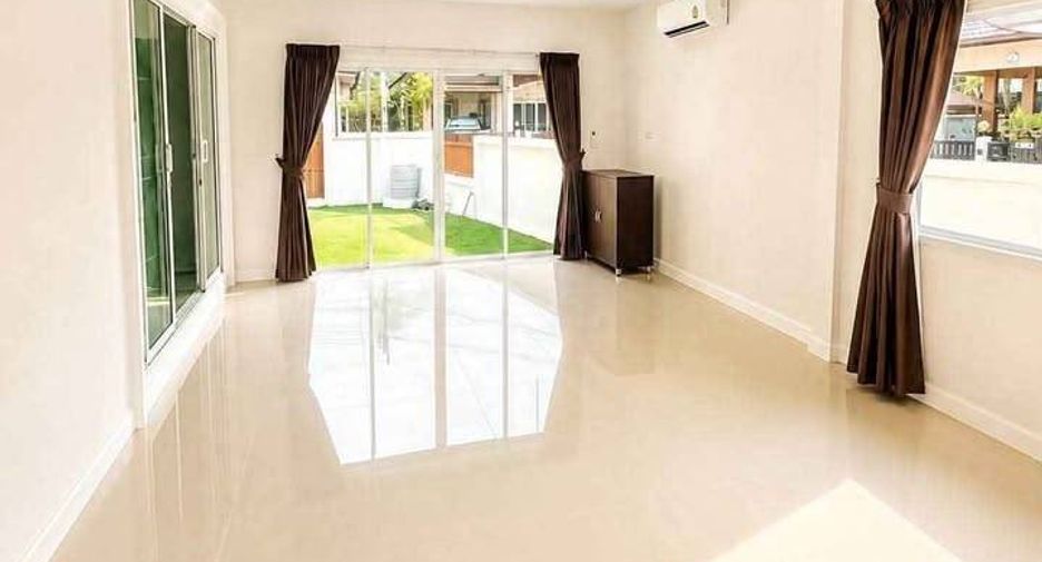 Casa en alquiler de 4 habitaciones en Bang Lamung, Chonburi