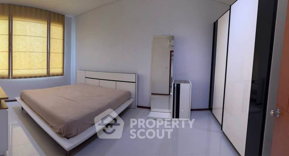Condo en alquiler de 1 habitaciones en Khlong San, Bangkok