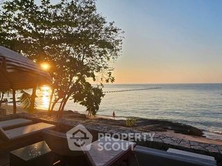 Casa en alquiler de 5 habitaciones en Bang Lamung, Chonburi