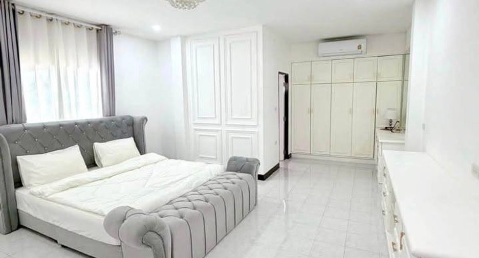 Casa en alquiler de 3 habitaciones en Bang Lamung, Chonburi