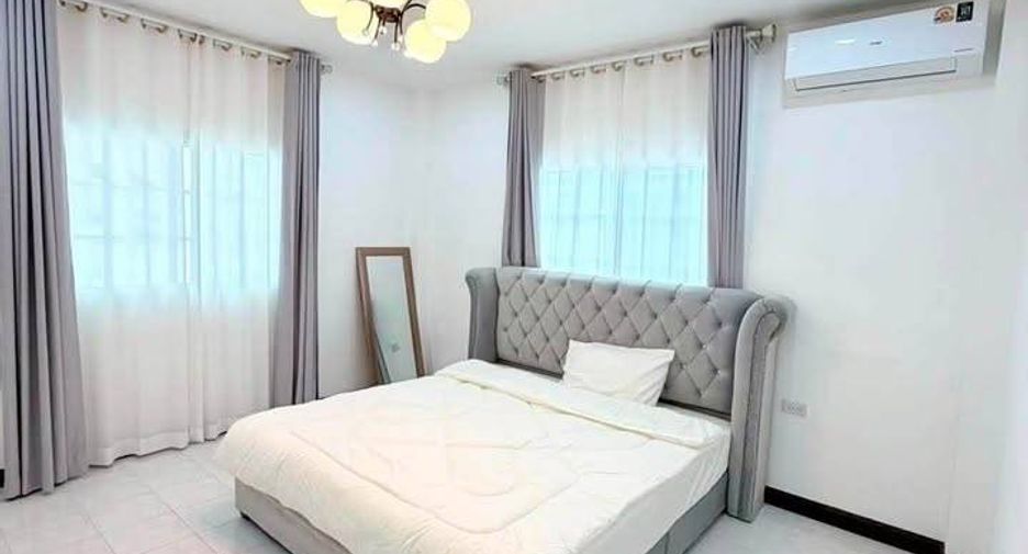 Casa en alquiler de 3 habitaciones en Bang Lamung, Chonburi