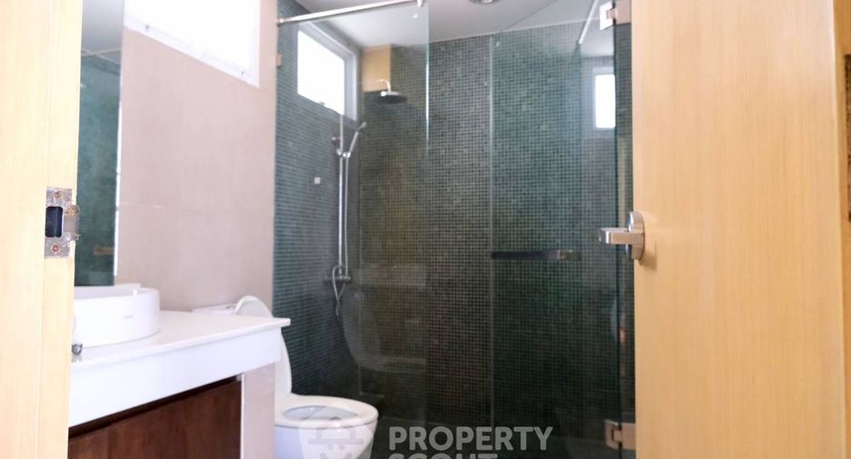 For rent 3 bedrooms apartment in Sathon, Bangkok