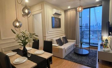 À louer 2 chambres condo à Phra Khanong, Bangkok