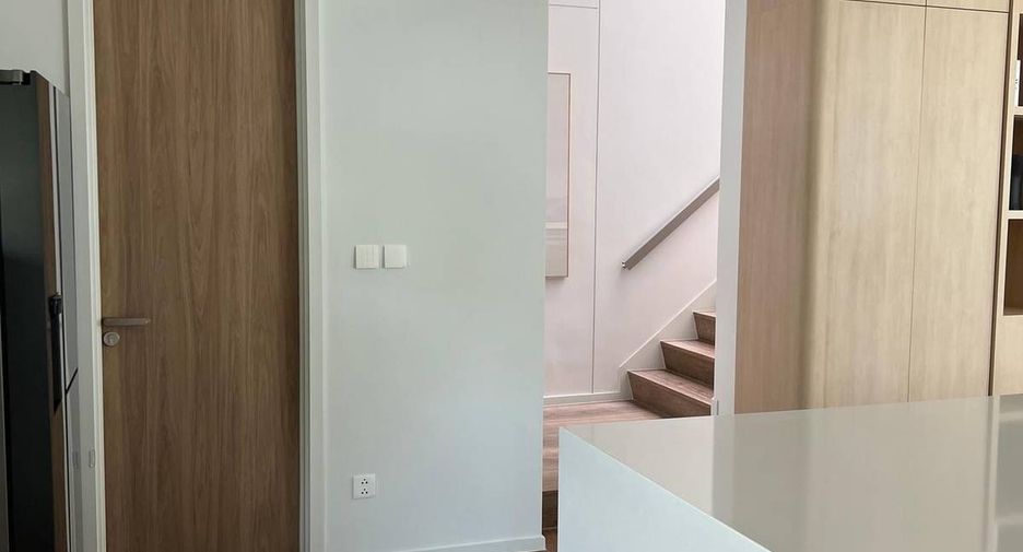 For rent 4 bedrooms house in Saphan Sung, Bangkok