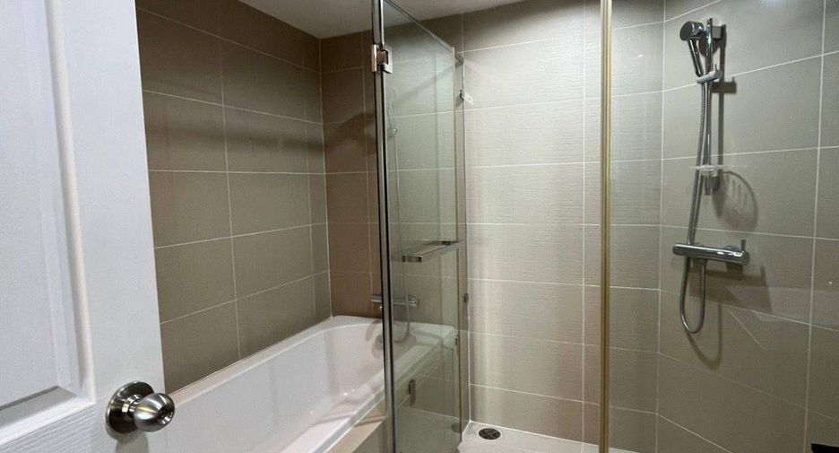 For rent 2 bedrooms condo in Huai Khwang, Bangkok