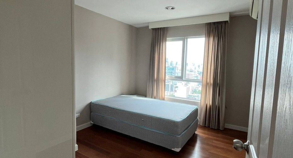 For rent 2 bedrooms condo in Huai Khwang, Bangkok
