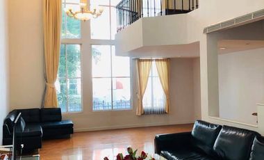 For rent 4 bedrooms townhouse in Watthana, Bangkok