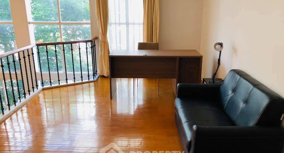 For rent 4 bedrooms townhouse in Watthana, Bangkok