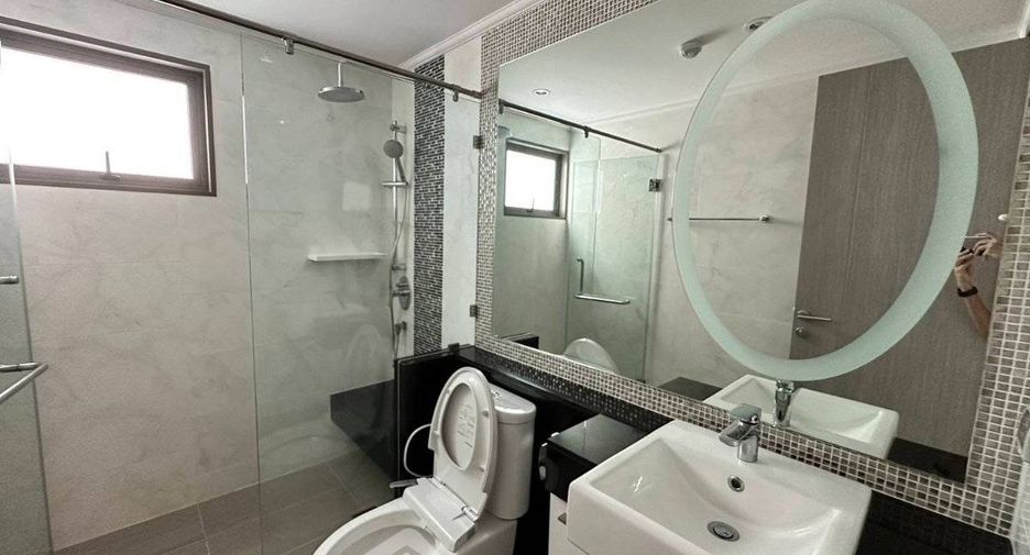 For rent 2 bedrooms condo in Watthana, Bangkok