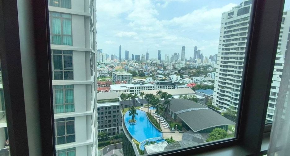 For rent 2 bedrooms condo in Watthana, Bangkok