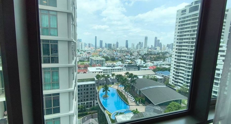 For rent 2 bedrooms condo in Watthana, Bangkok
