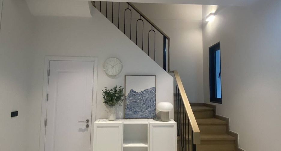 For rent 2 bedrooms house in Huai Khwang, Bangkok