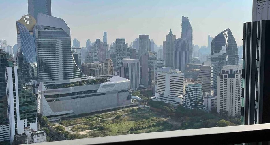 For rent 2 bedrooms condo in Pathum Wan, Bangkok