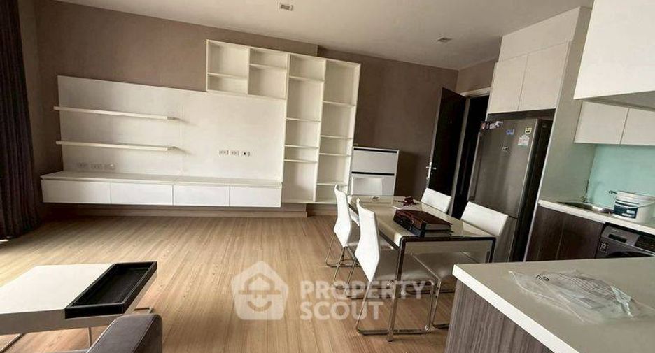For rent 2 bedrooms condo in Khlong San, Bangkok