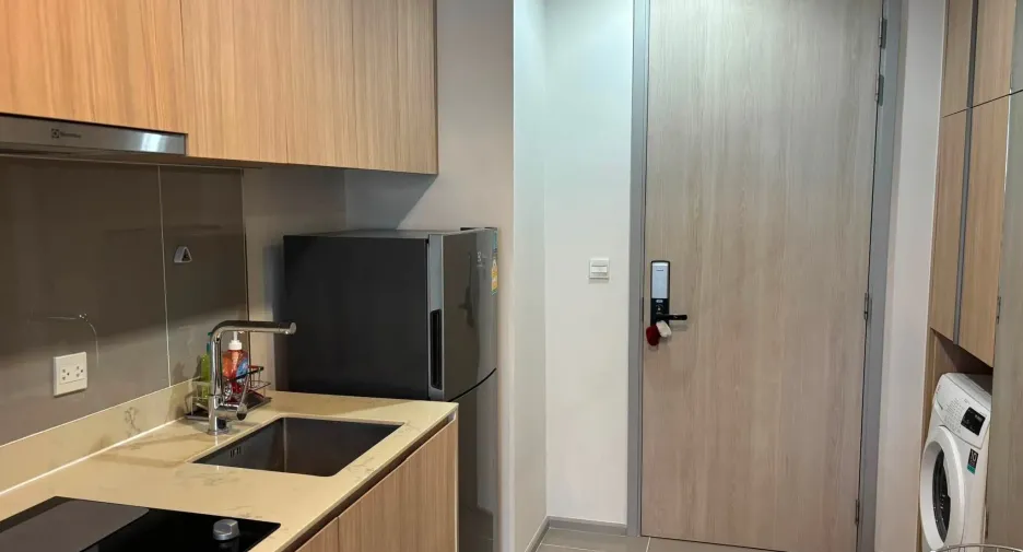 For rent 1 bed condo in Phaya Thai, Bangkok