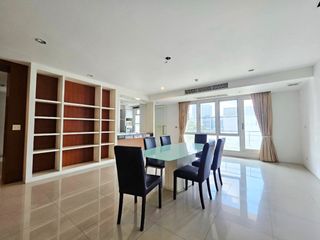 Condo en alquiler de 3 habitaciones en Watthana, Bangkok