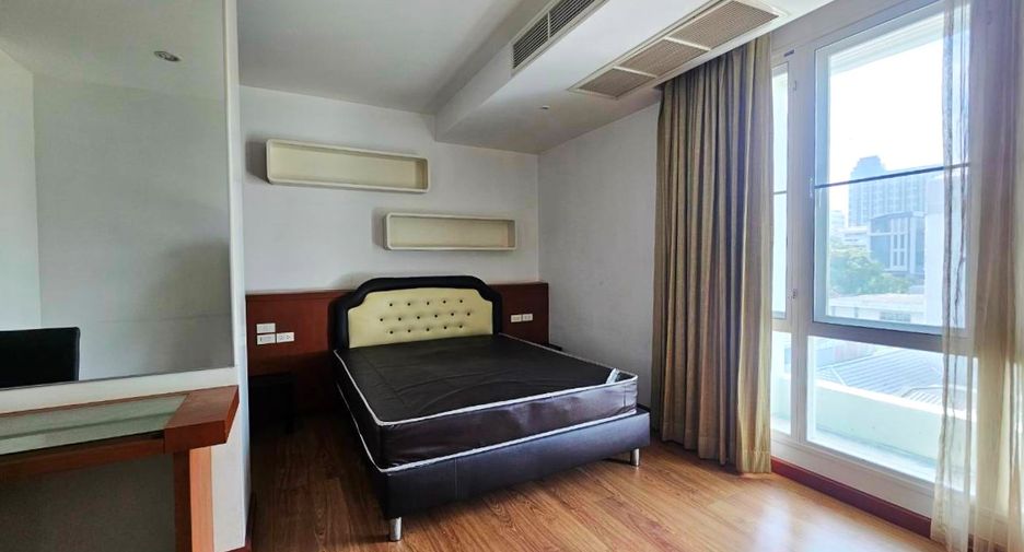 Condo en alquiler de 3 habitaciones en Watthana, Bangkok