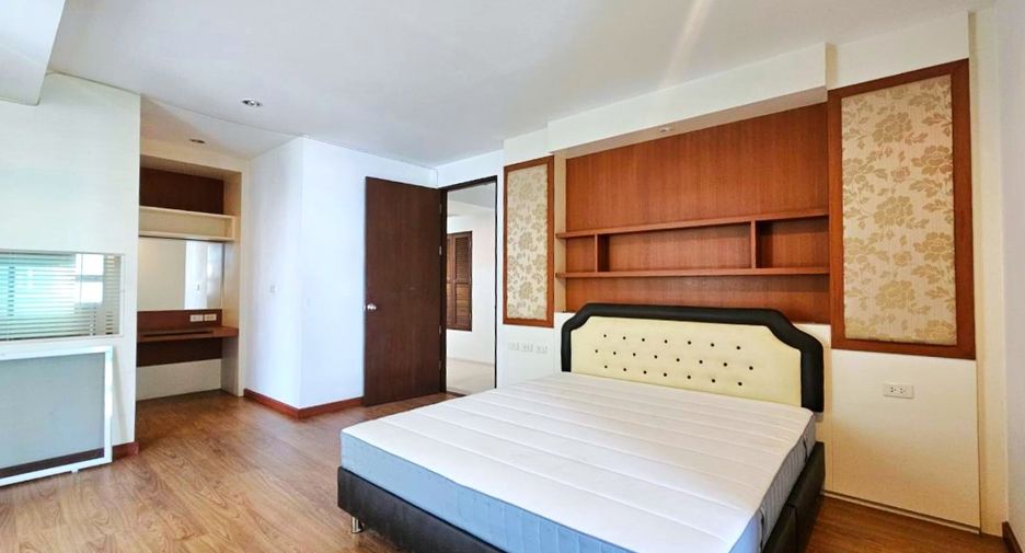 Condo en alquiler de 3 habitaciones en Watthana, Bangkok