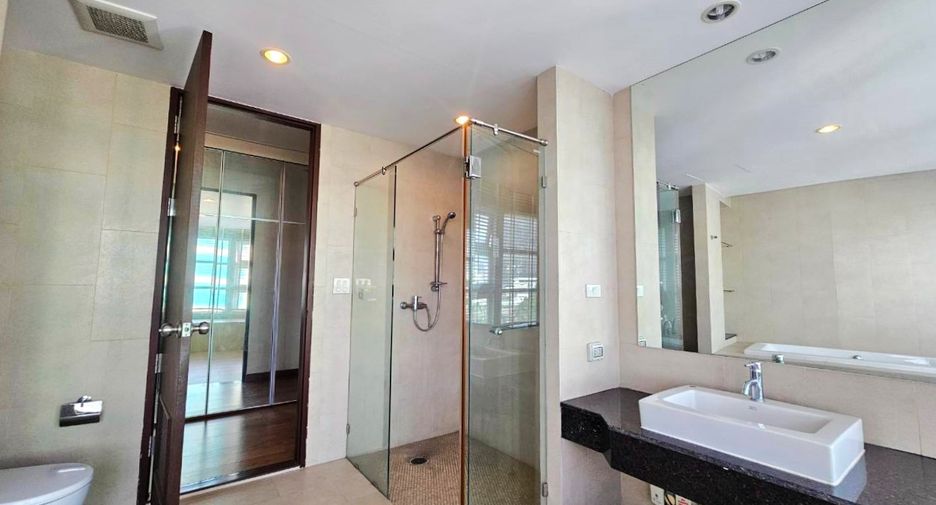 Condo en alquiler de 3 habitaciones en Watthana, Bangkok