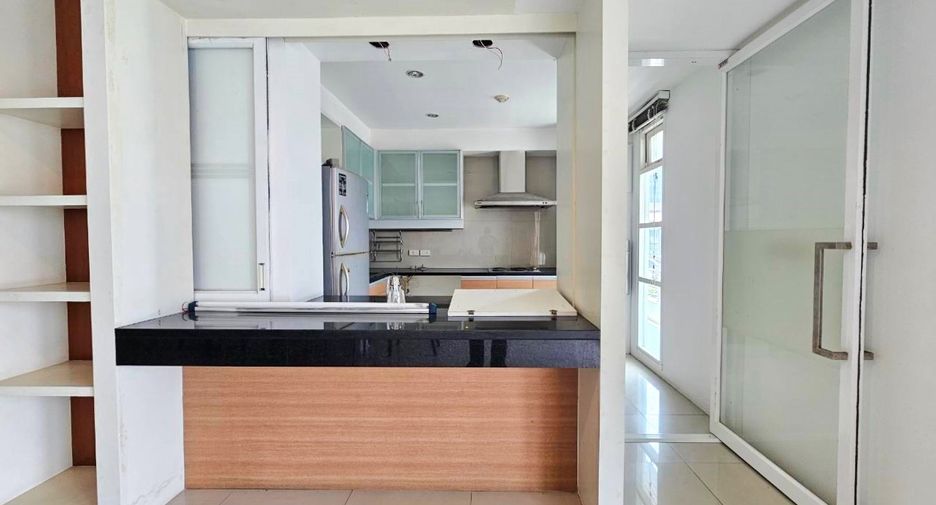 Condo en alquiler de 3 habitaciones en Watthana, Bangkok