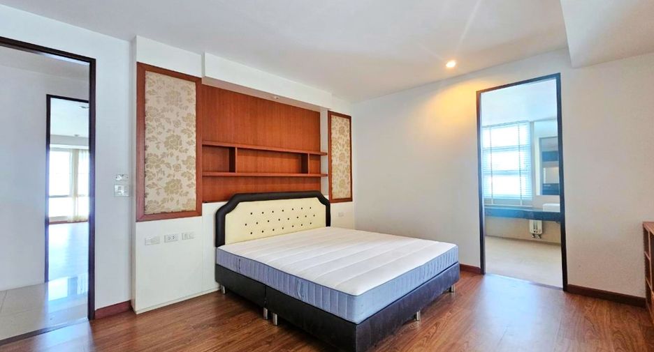 Condo en alquiler de 3 habitaciones en Watthana, Bangkok