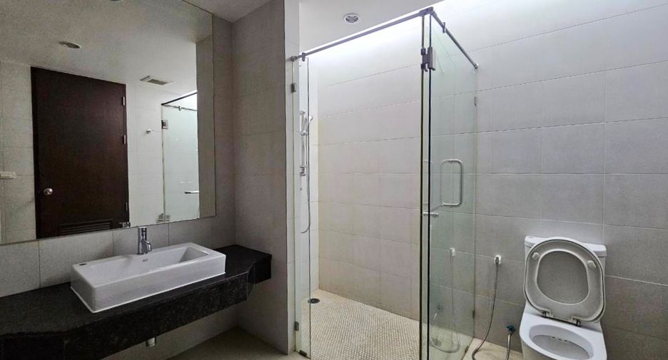 Condo en alquiler de 3 habitaciones en Watthana, Bangkok