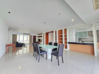 Condo en alquiler de 3 habitaciones en Watthana, Bangkok