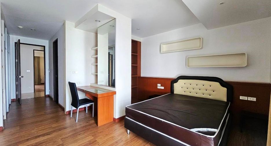 Condo en alquiler de 3 habitaciones en Watthana, Bangkok