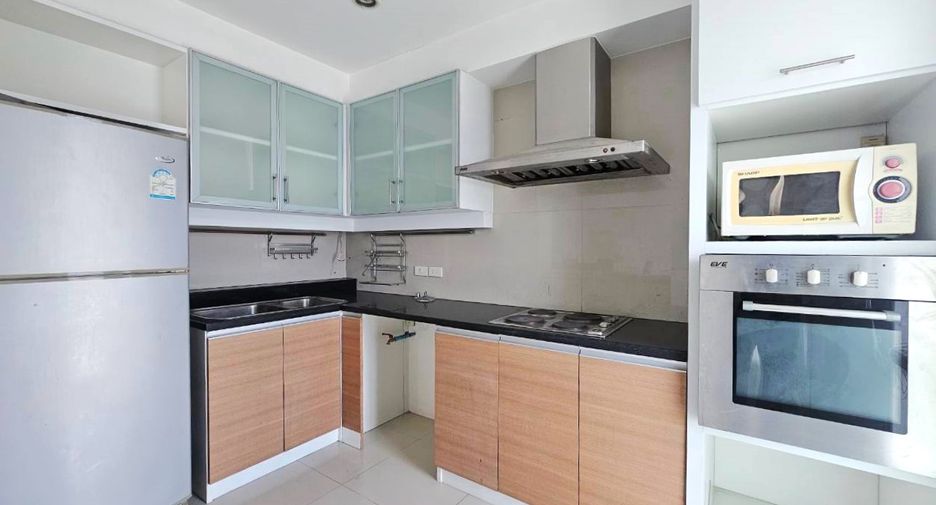Condo en alquiler de 3 habitaciones en Watthana, Bangkok