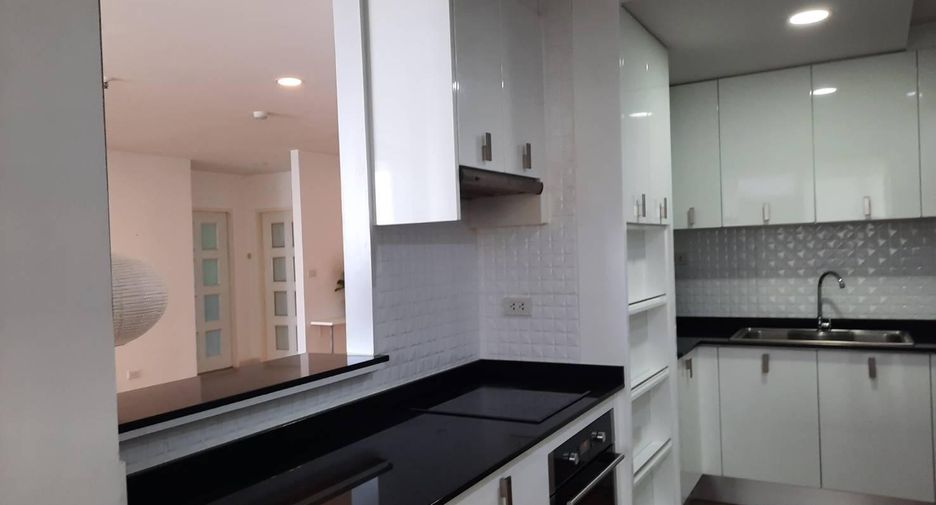 For rent 3 ベッドルーム condo in Watthana, Bangkok